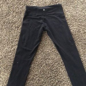 Black lululemon wunder under leggings